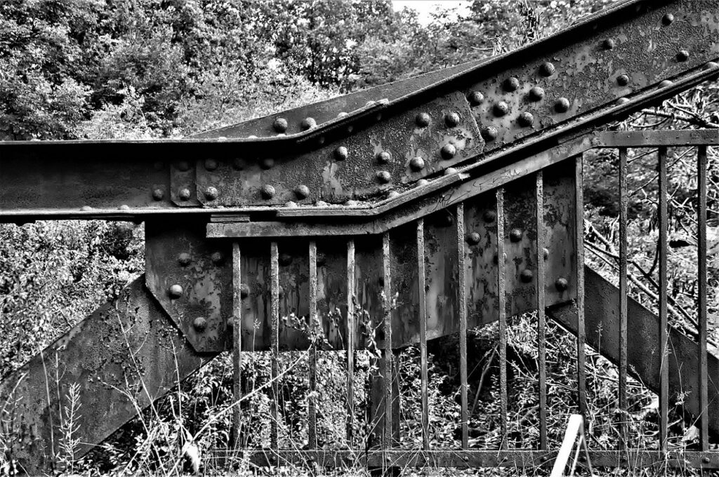 lost place / Stahlkonstruktion einer militärhistorischen Versuchsbrücke, erbaut in den 1930iger Jahren / bei Roßlau (Elbe) (AR 09/2021)