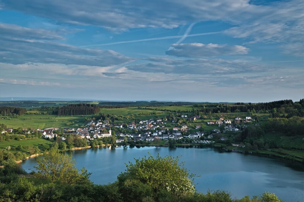 Maare der Vulkaneifel / Schalkenmehrener Maar (Dauner Maare) (AR 05/2022)