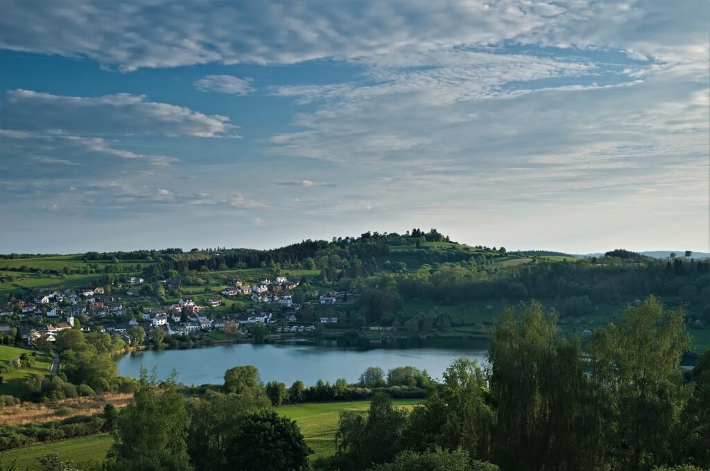 Maare der Vulkaneifel / Schalkenmehrener Maar (Dauner Maare) (AR 05/2022)