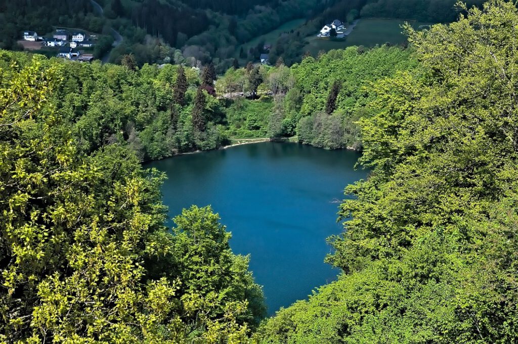 Maare der Vulkaneifel / Gemündener Maar (Dauner Maare) (AR 05/2022)