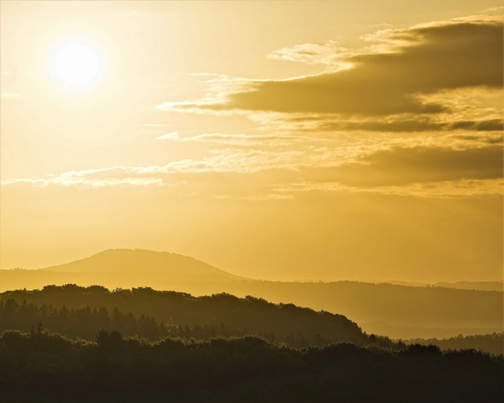 Blick vom Kalvarienberg in den Sonnenuntergang (Alendorf/Nordeifel) (AR 05/2022)