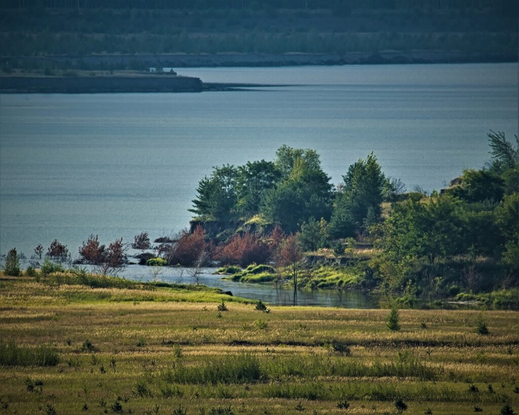 Der Cottbuser Ostsee vom Aussichtsturm Merzdorf aus gesehen / Blickrichtung Nord-Ost (AR 09/2022)