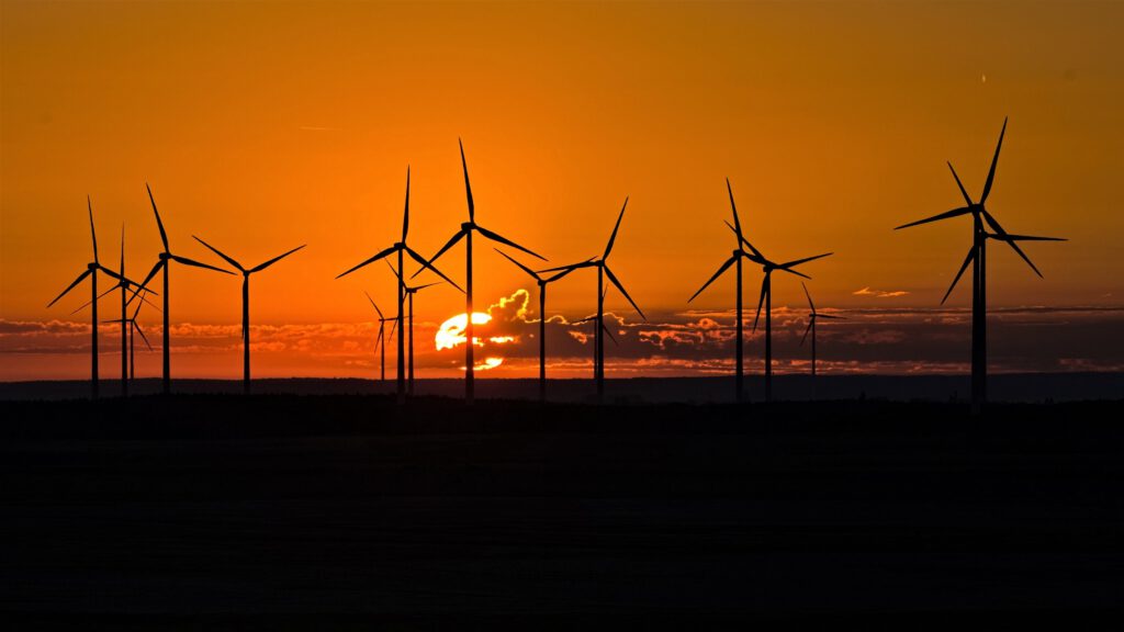 Sonnenaufgang - Blick in den Windpark Cottbus vom Aussichtsturm Merzdorf aus gesehen (AR 09/2022)