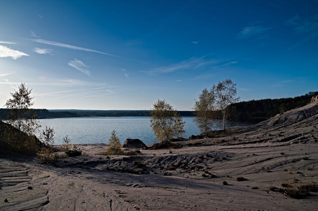 on the way / Die Braunkohletagebaufolgelandschaft Stiebsdorfer See im Naturpark Niederlausitzer Landrücken (AR 10/2022)