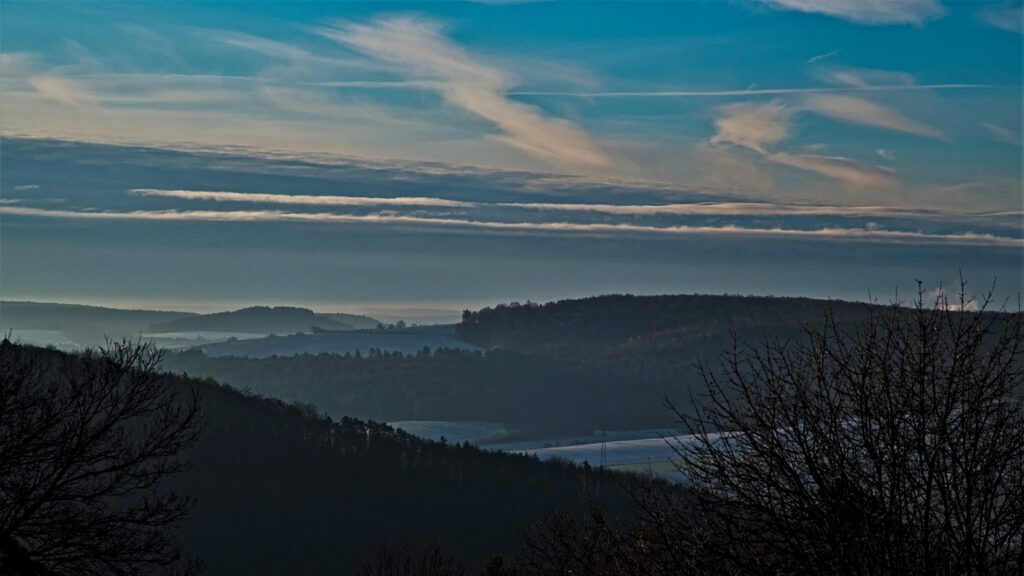 Ausblick von der Ruine Homburg bei Gössenheim in Unterfranken (Main Spessart) (AR 12/2022)