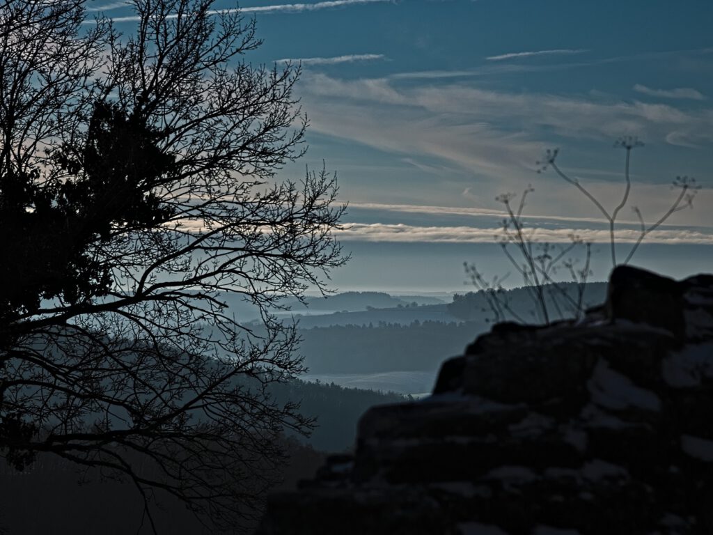 Ausblick von der Ruine Homburg bei Gössenheim in Unterfranken (Main Spessart) (AR 12/2022)