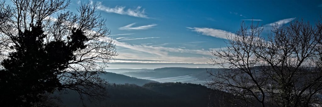 Ausblick von der Ruine Homburg bei Gössenheim in Unterfranken (Main Spessart) (AR 12/2022)