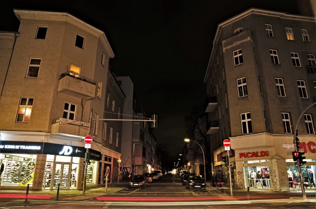 Von Pellkartoffeln mit Heringsschwanz / Kienitzer Straße (ehemalige Steinmetzstraße) Ecke Karl-Marx-Straße (ehemalige Bergstraße) (AR 01/2023