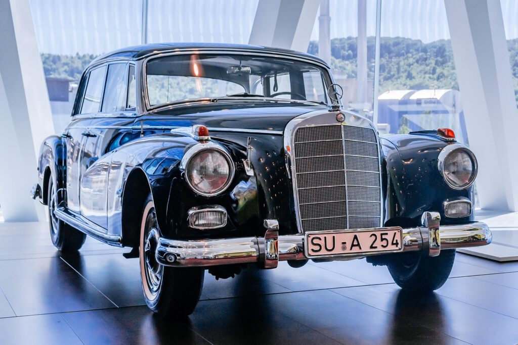 Von Pellkartoffeln mit Heringsschwanz / Mercedes-Benz 300 „Adenauer“, Produktionszeitraum 1951-1954 (Quelle: Mercedes Benz AG)