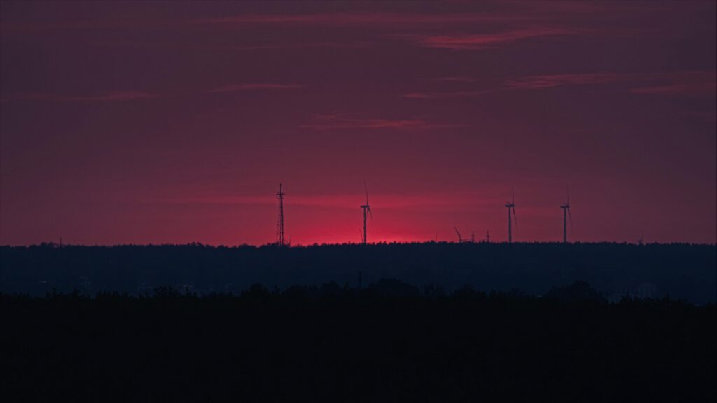 Sonnenuntergang von der Landmarke "Rostiger Nagel" (Lausitzer Seenland) aus betrachtet (AR 06/2023)