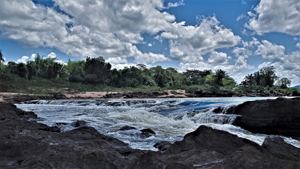 Stromschnellen Im Fluß "Rio de Contas" (Bundesstaat Bahia, Brasilien) (AR 10/2023)