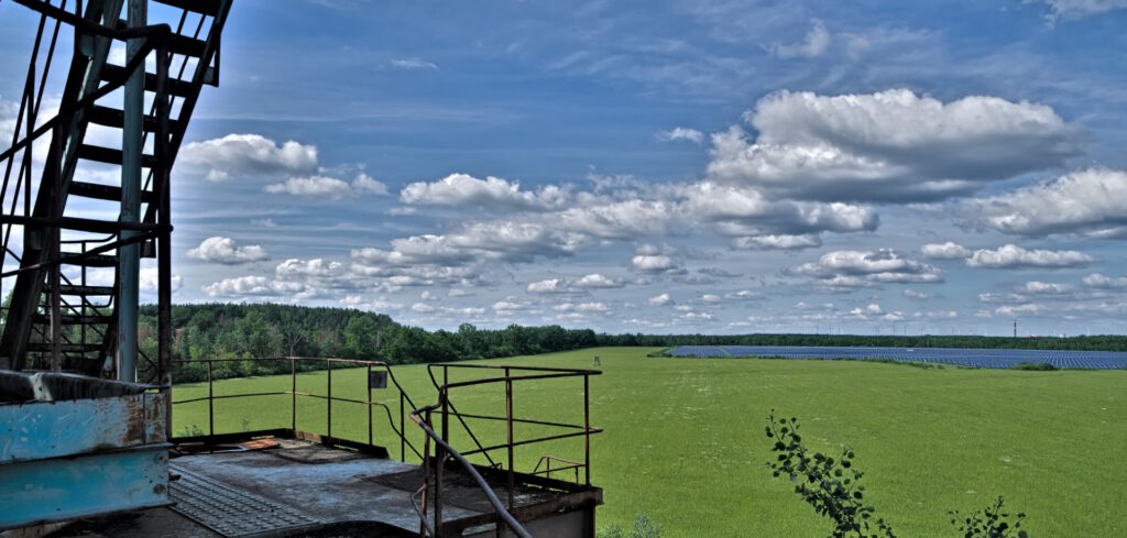 Der Schaufelradbagger 1473 SRs 1500 ist ein (Braunkohle)Tagebaugerät, das in den Jahren 1964/1965 speziell für den Tagebau in der Lausitz gebaut wurde. Seit 2003 steht er sich selbst überlassen in der Niederlausitz (AR 05/2024)