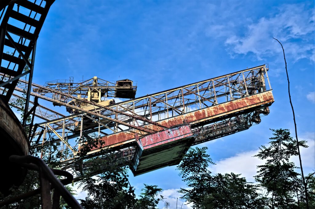 Der Schaufelradbagger 1473 SRs 1500 ist ein (Braunkohle)Tagebaugerät, das in den Jahren 1964/1965 speziell für den Tagebau in der Lausitz gebaut wurde. Seit 2003 steht er sich selbst überlassen in der Niederlausitz (AR 05/2024)