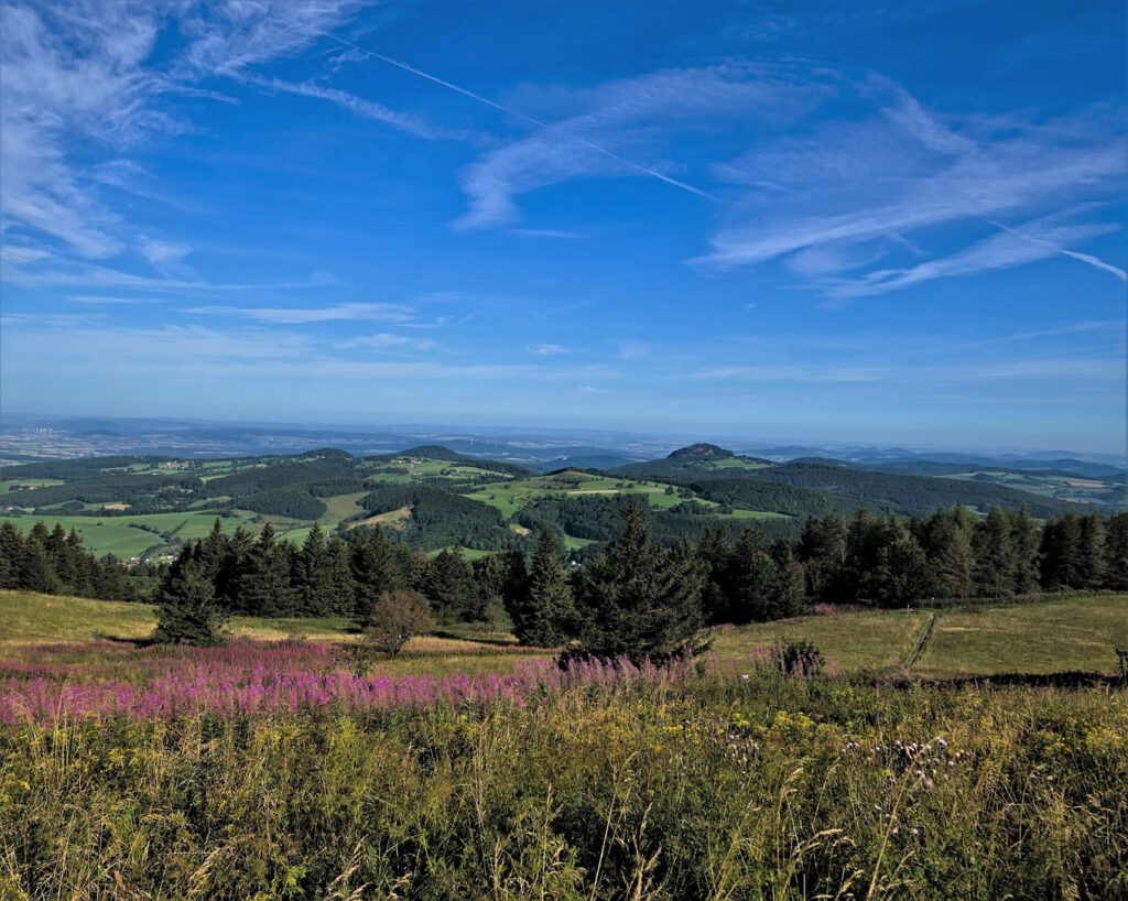 on the way / Standort Wasserkuppe am Vormittag, Blickrichtung West (AR 08/2024)