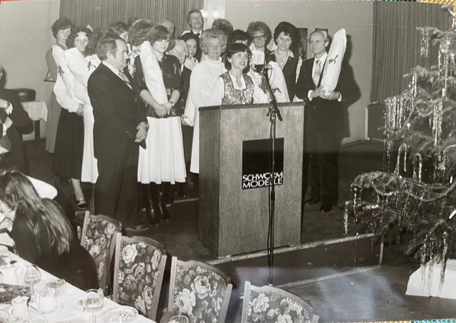 Von Pellkartoffeln mit Heringsschwanz / Gabriela Guder hält eine Rede anlässlich ihres 10 jährigen Firmenjubiläums bei Schworm & Co. (Foto dem Bestand Frau Guder) (AR 10/2024)