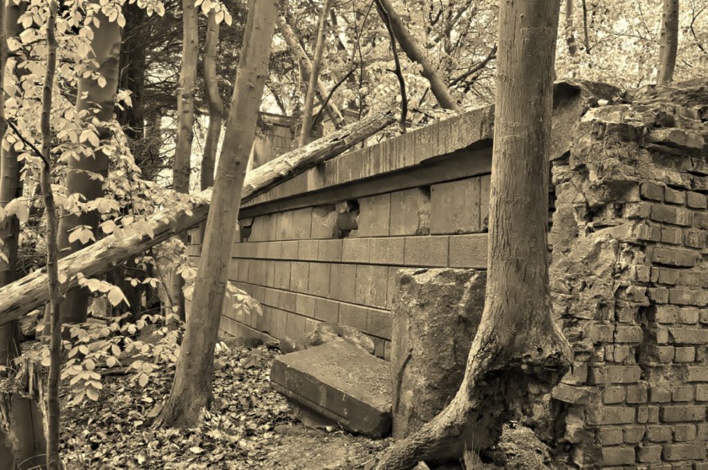 Überreste Pavillon des Schlosses Dwasieden