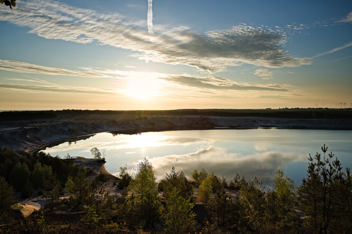Heller Morgen über dem Stiebsdorfer See, Symbol für Wandel und Zukunft