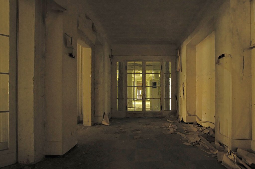 Die obere Halle einer verlassenen Jugendstilvilla