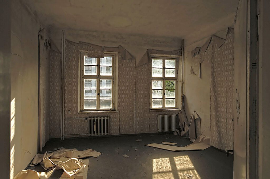 Zimmer einer verlassenen Jugendstilvilla